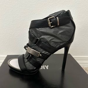 DKNY Deb Strappy Sandal Size 9